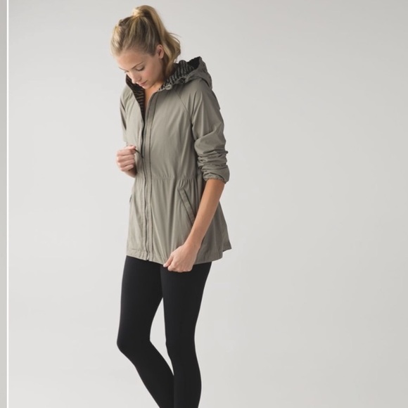 🔥Lululemon Reversible Rain For Daze Jacket/Coat🔥 - Picture 3 of 12